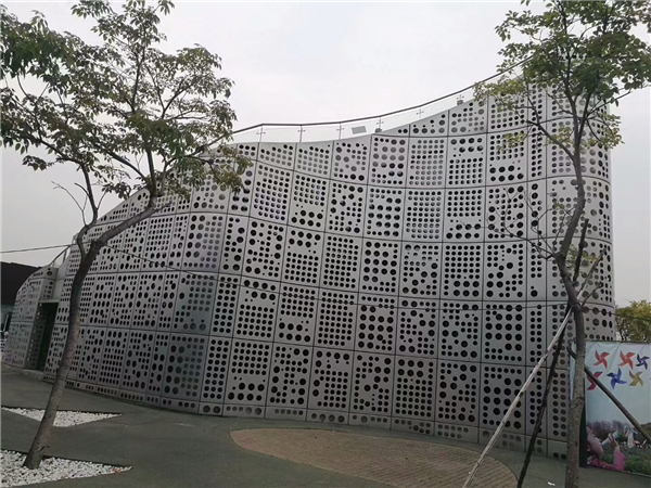 雕花沖孔鋁單板